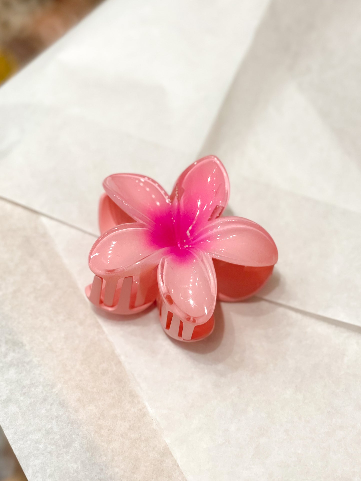 Pince à cheveu fleur nuances de roses