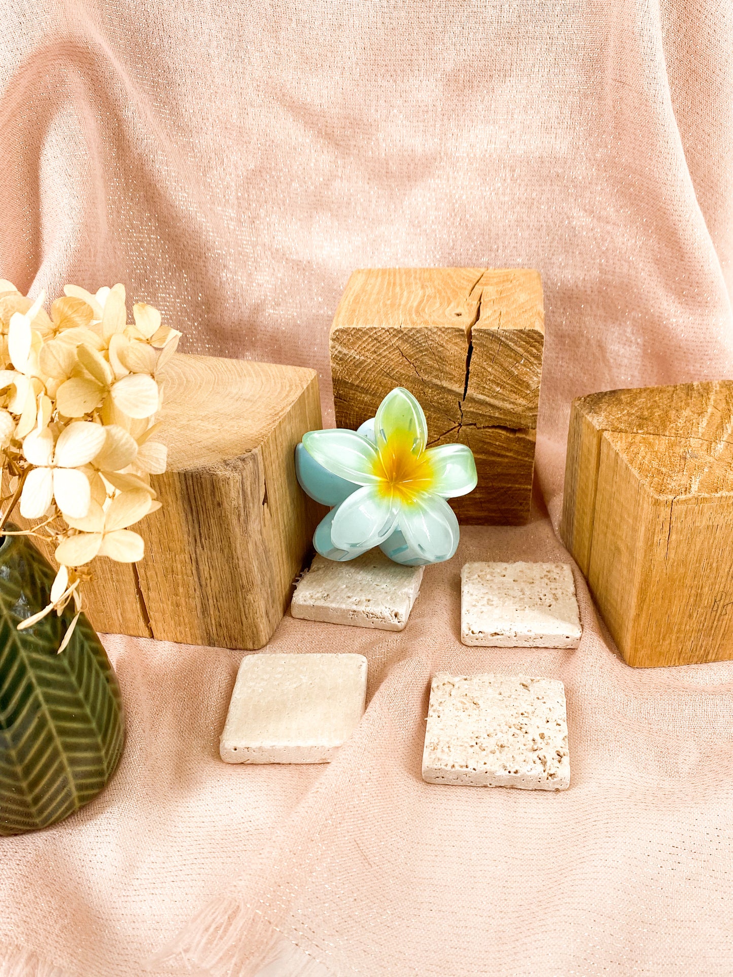 Pince à cheveu fleur nuances de bleu clair/ jaune