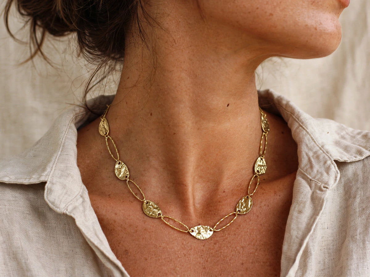 Collier DOUGLAS